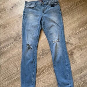 Tommy Hilfiger Light Wash Blue Women's Skinny Jeans with Knee Rips